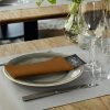 478150 Tork Premium Linstyle Dinner textilhatású szalvéta Kakaó