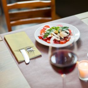   509601 Tork Premium Linstyle Dinner textilhatású szervizszalvéta Krém