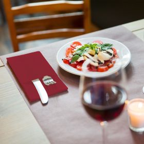   509603 Tork Premium Linstyle Dinner textilhatású Szervizszalvéta Bordó