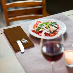   509605 Tork Premium Linstyle Dinner textilhatású Szervizszalvéta Kakaó